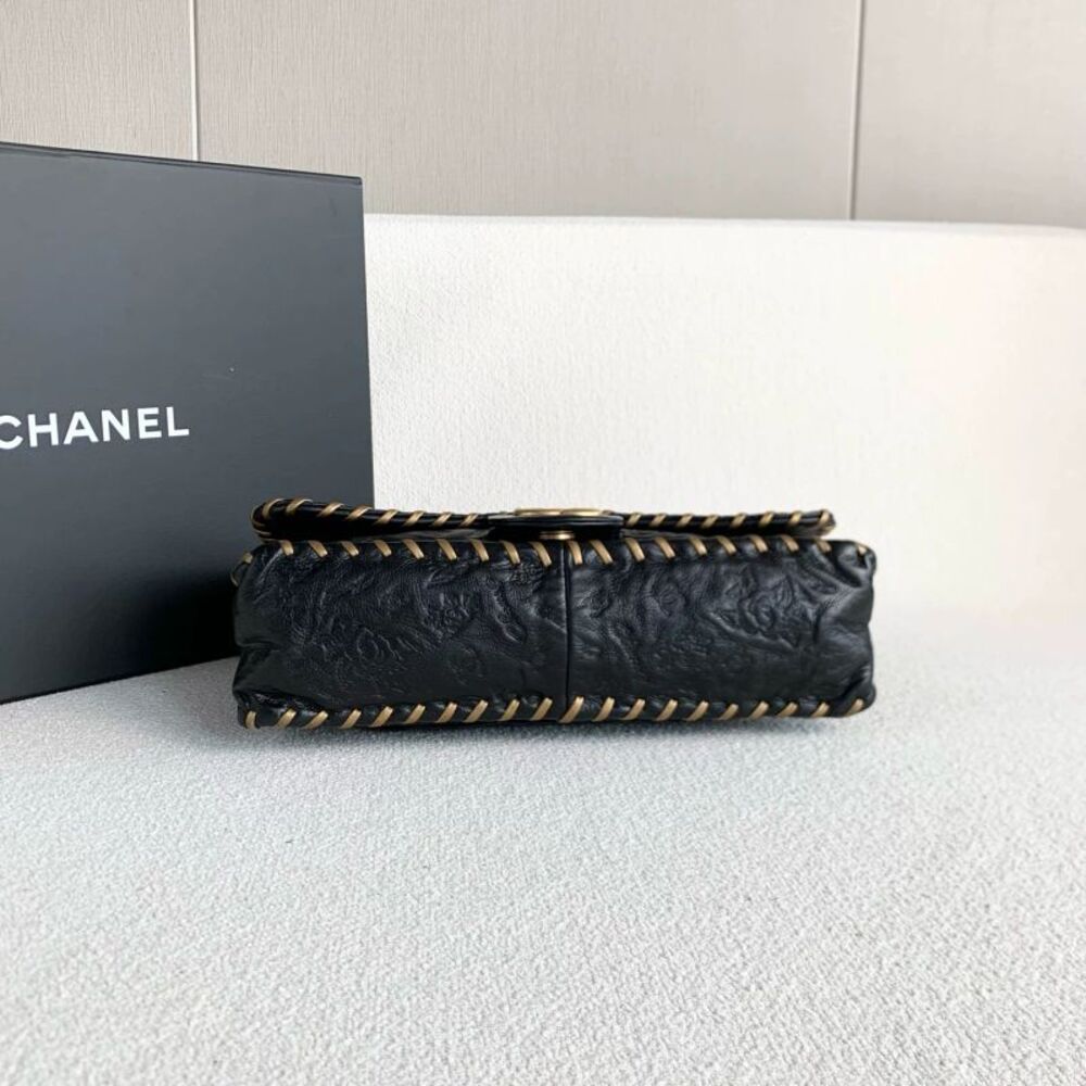 Chanel Women Pre-Loved Bag Very Good Condition - Picture 5 of 9